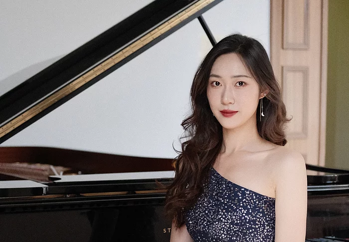 Xintian Zhu - Klavierlehrerin
