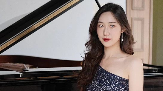 Xintian Zhu - Klavierlehrerin