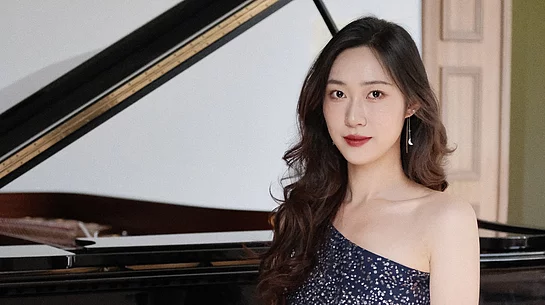 Xintian Zhu - Klavierlehrerin