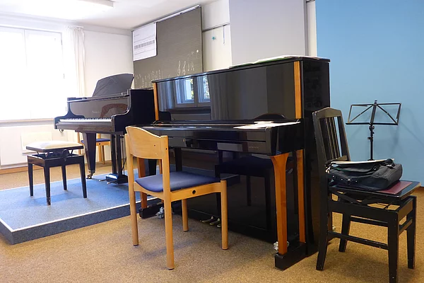 Unterrichtsraum mit Klavier