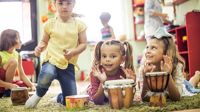 Musizierende Kinder im Vorschulalter