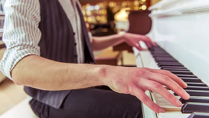 Pianospieler in der Bar