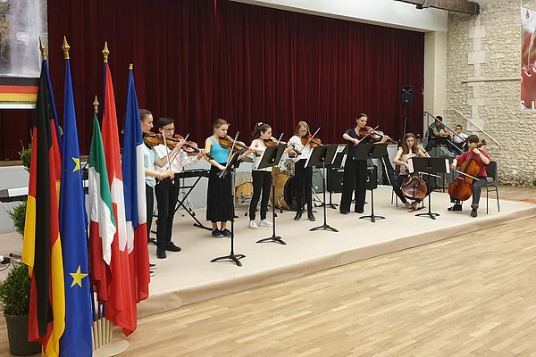 Streichergruppe beim Auftritt 