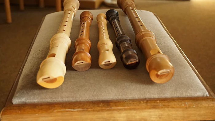 Blockflöten auf Hocker